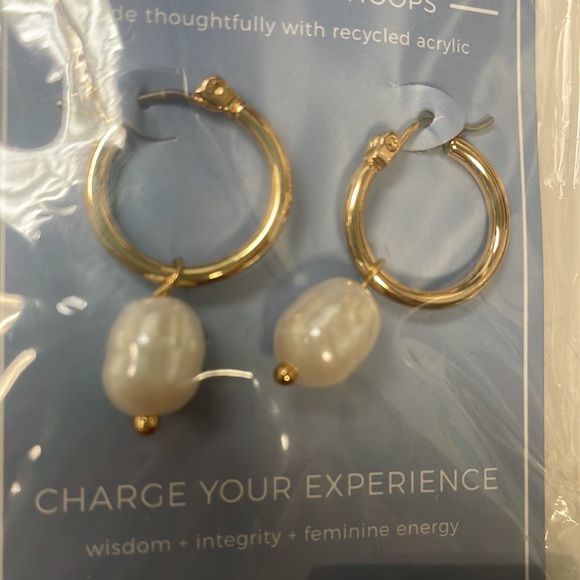 Charged Jewelry REMOVABLE PEARL HUGGIE HOOP EARRINGS - Picture 3 of 3